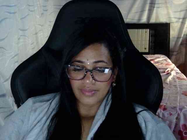 Letty33 webcam