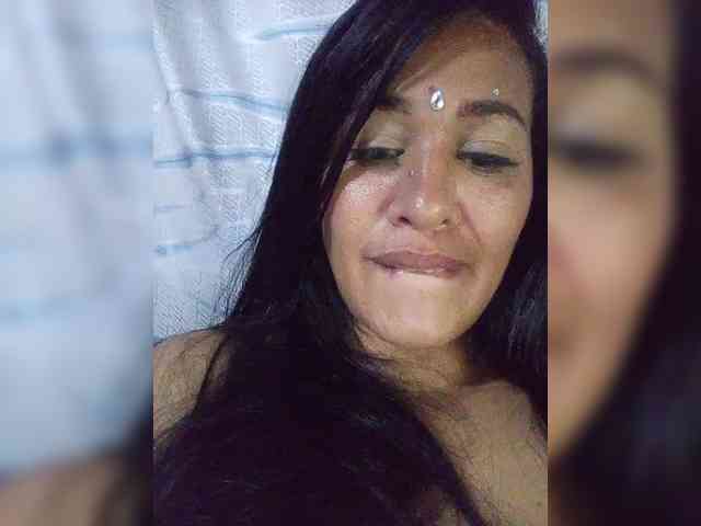 Letty33 webcam