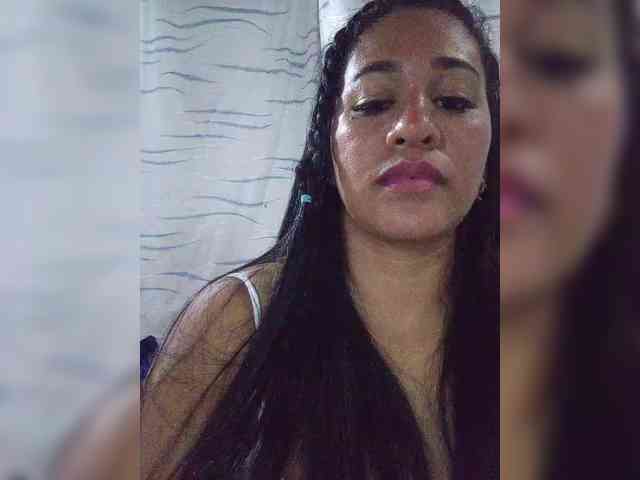 Letty33 webcam