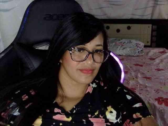 Letty33 webcam