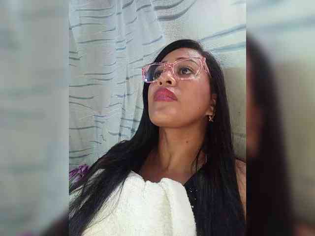 Letty33 webcam
