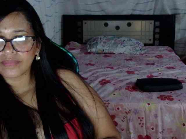 Letty33 webcam