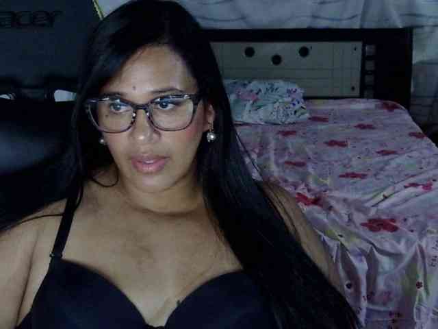Letty33 webcam