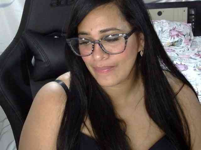Letty33 webcam
