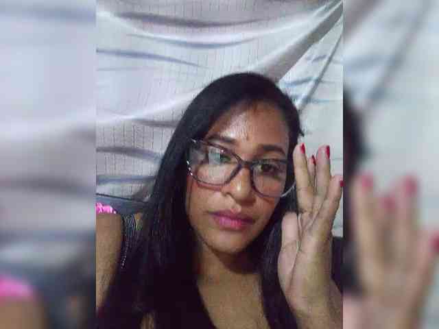 Letty33 webcam