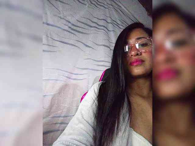 Letty33 webcam
