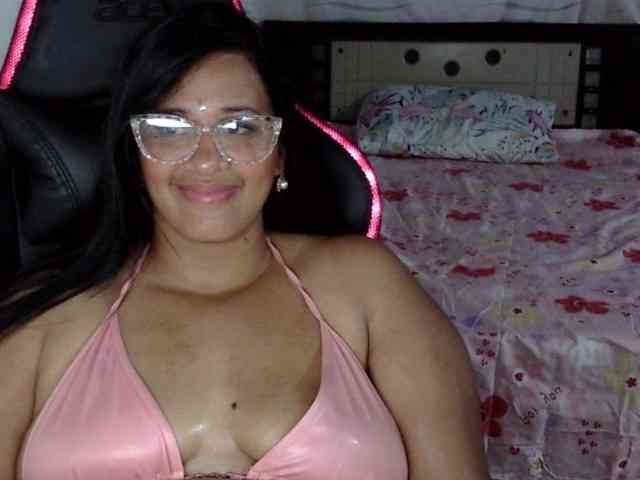 Letty33 webcam