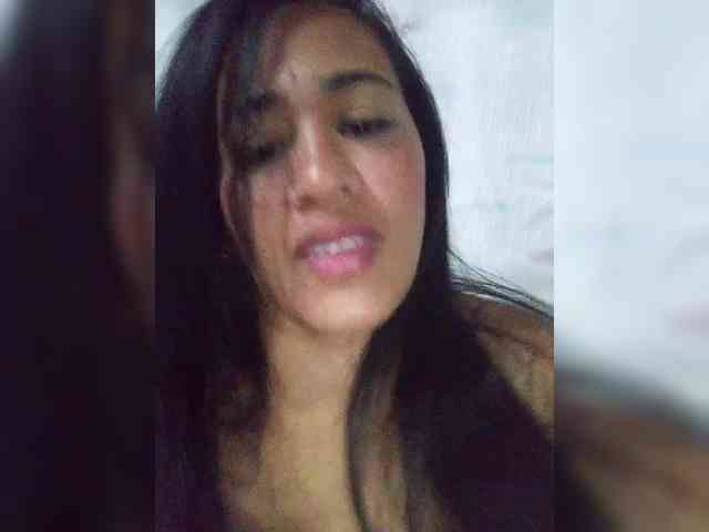 Letty33 webcam