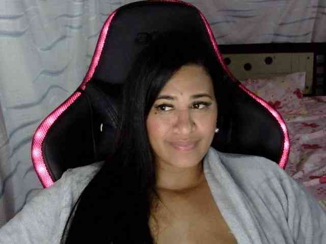 Letty33 webcam