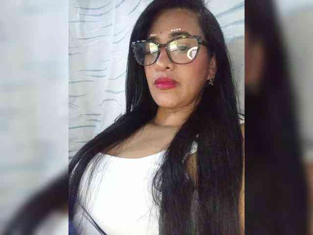 Letty33 webcam
