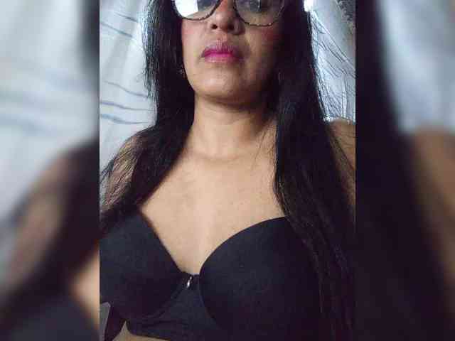 Letty33 webcam