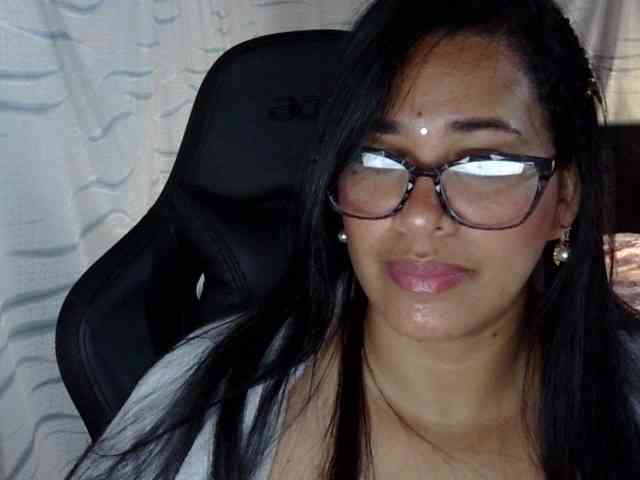 Letty33 webcam
