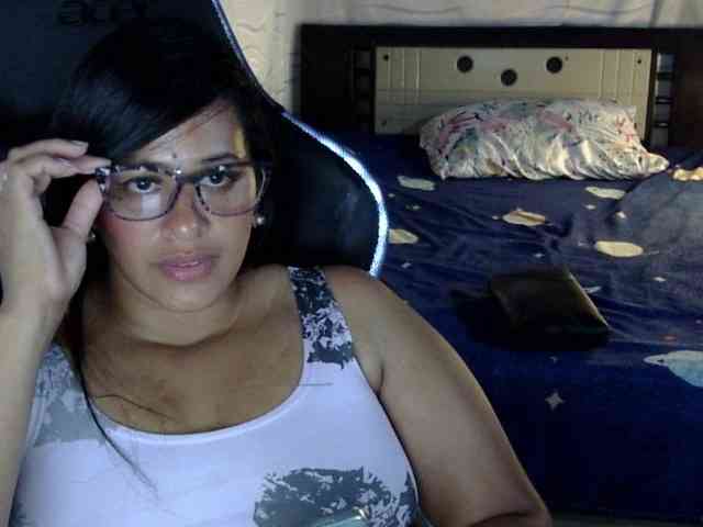 Letty33 webcam