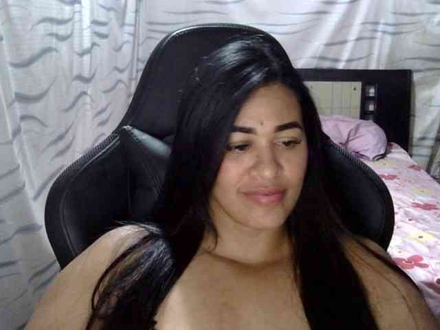 Letty33 webcam