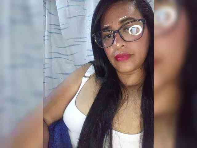 Letty33 webcam
