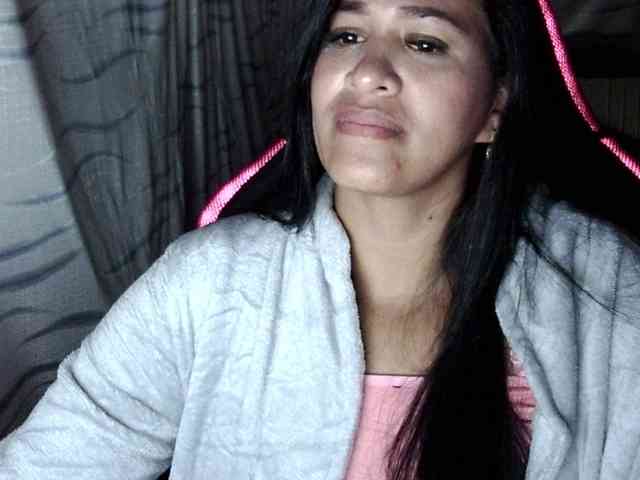 Letty33 webcam