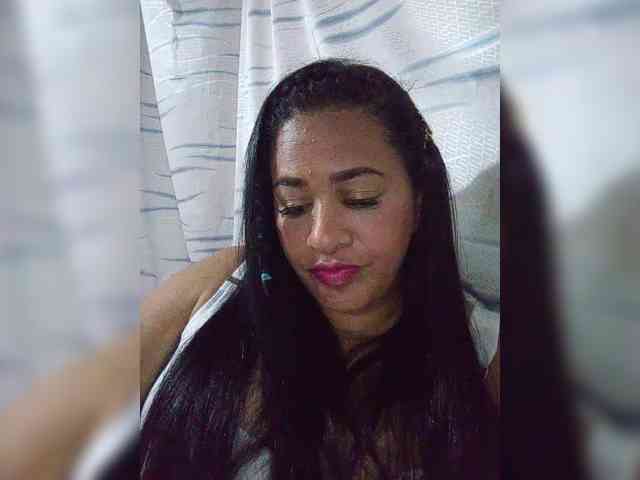 Letty33 webcam