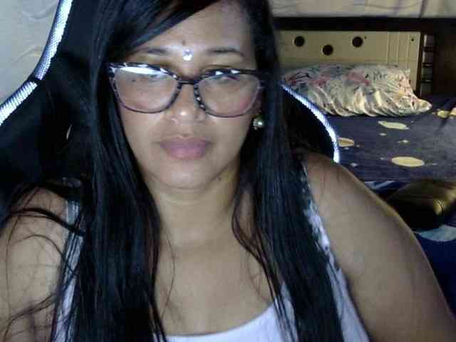 Letty33 webcam