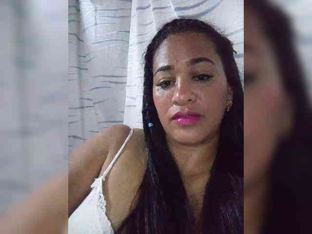 Letty33 webcam