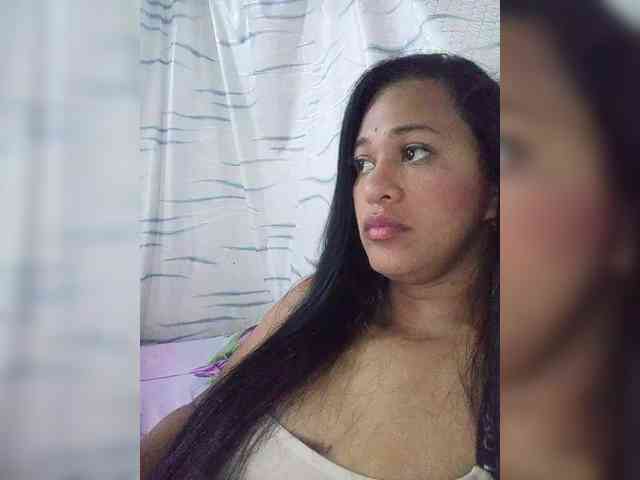 Letty33 webcam