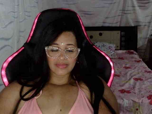 Letty33 webcam