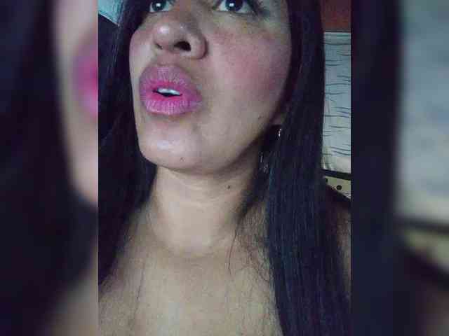 Letty33 webcam