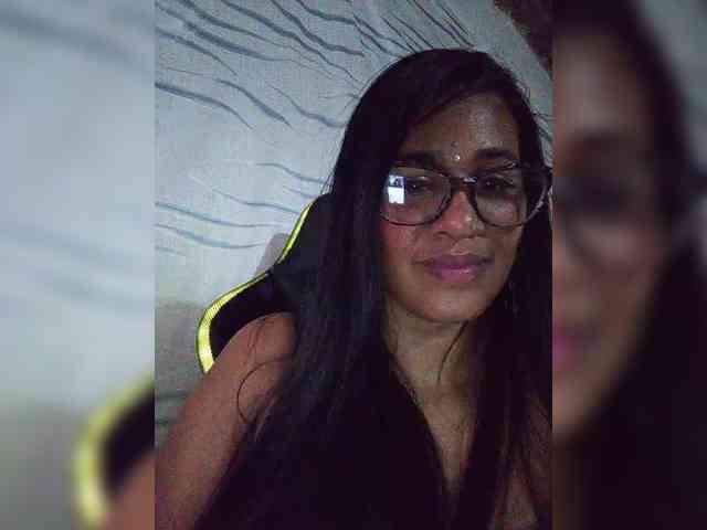 Letty33 webcam