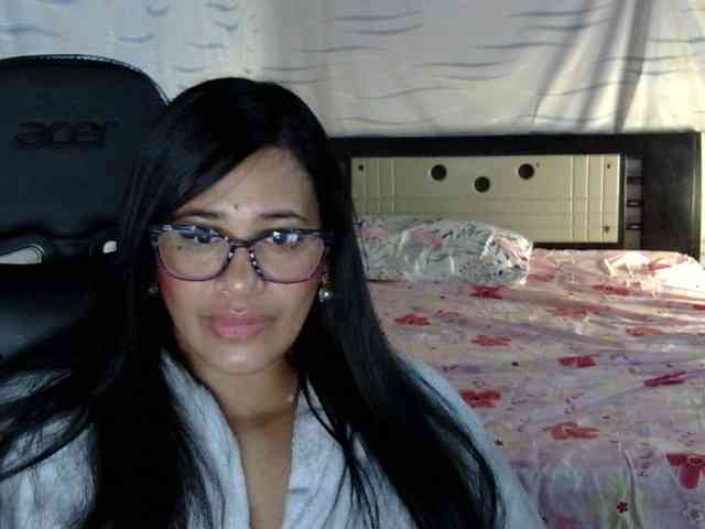 Letty33 webcam