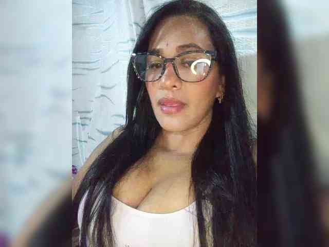 Letty33 webcam