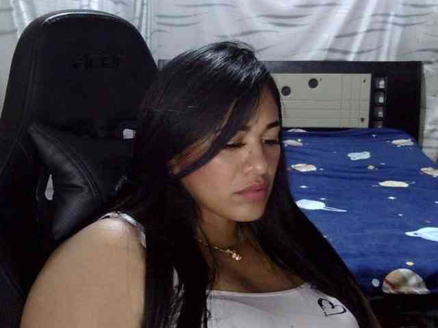 Letty33 webcam