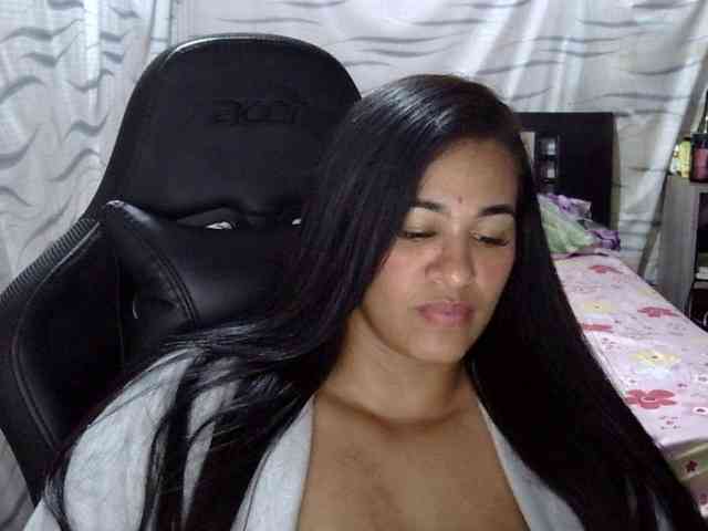 Letty33 webcam