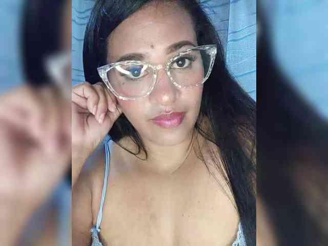 Letty33 webcam