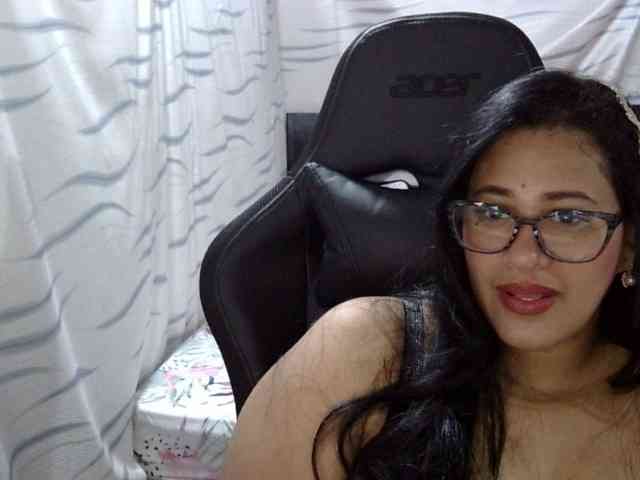 Letty33 webcam