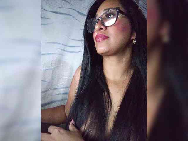 Letty33 webcam
