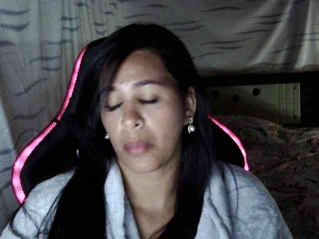 Letty33 webcam