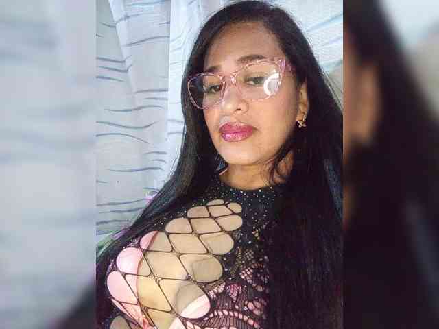 Letty33 webcam