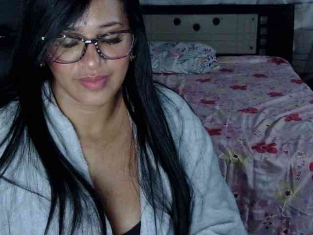 Letty33 webcam