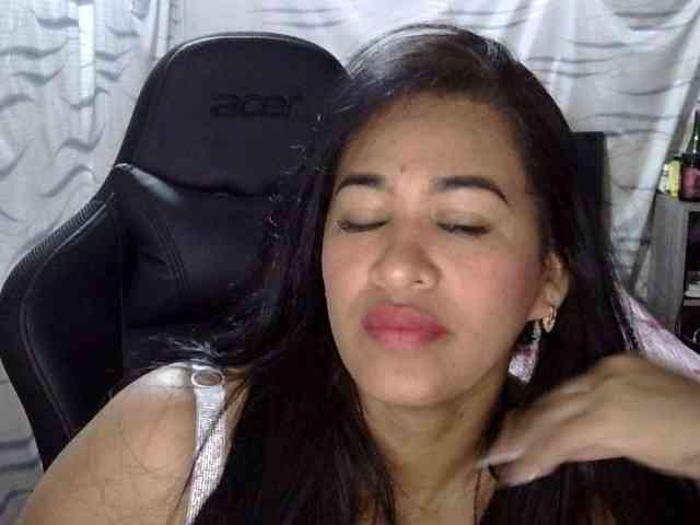 Letty33 webcam