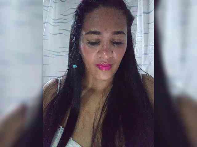Letty33 webcam