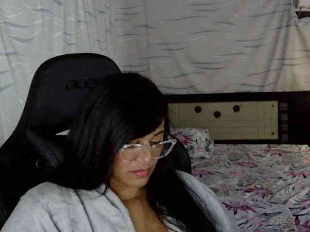 Letty33 webcam