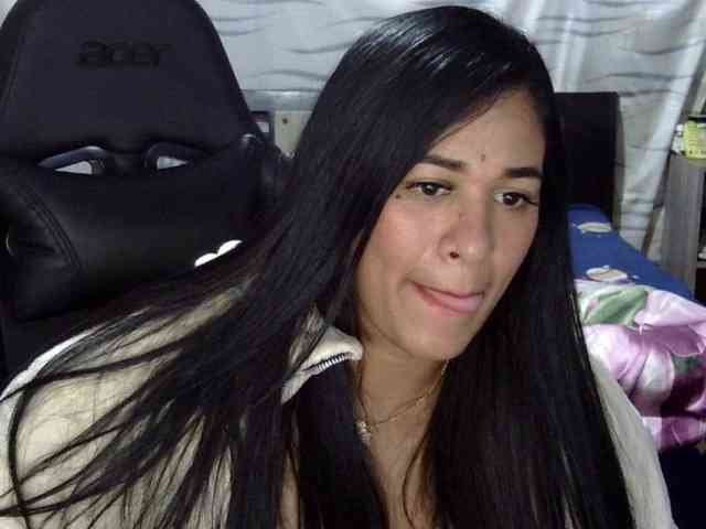 Letty33 webcam