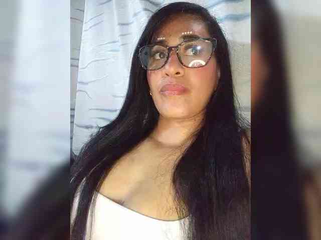 Letty33 webcam