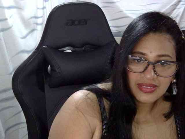 Letty33 webcam