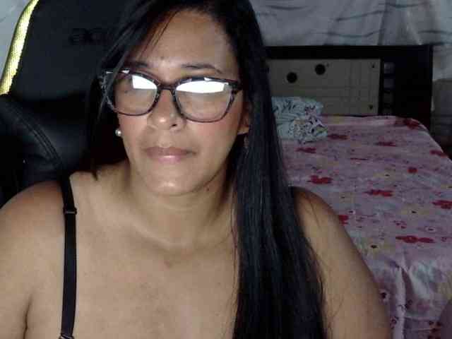 Letty33 webcam