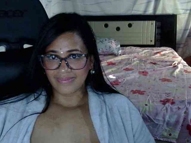 Letty33 webcam