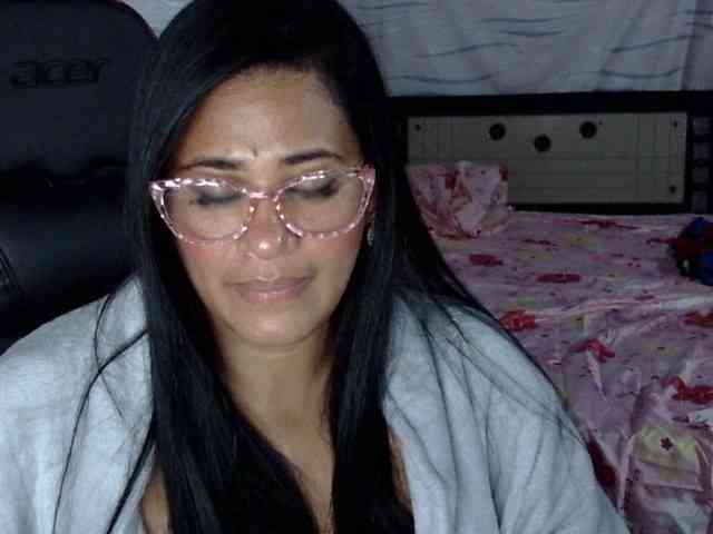 Letty33 webcam