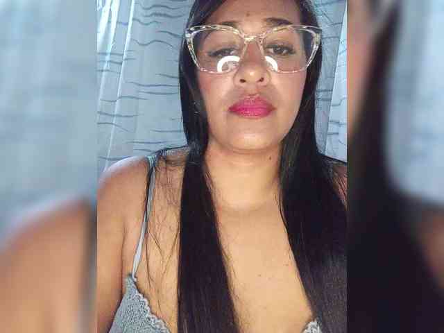Letty33 webcam