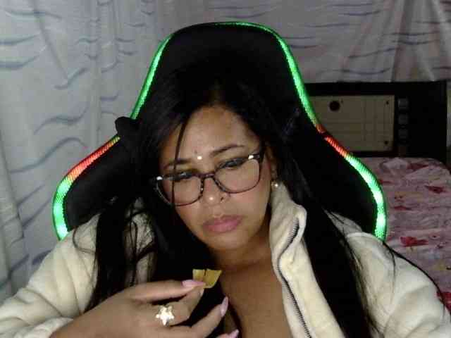 Letty33 webcam