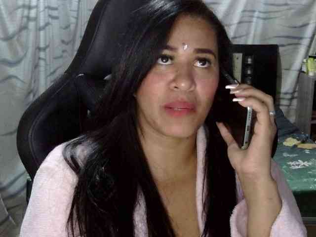 Letty33 webcam