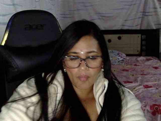 Letty33 webcam